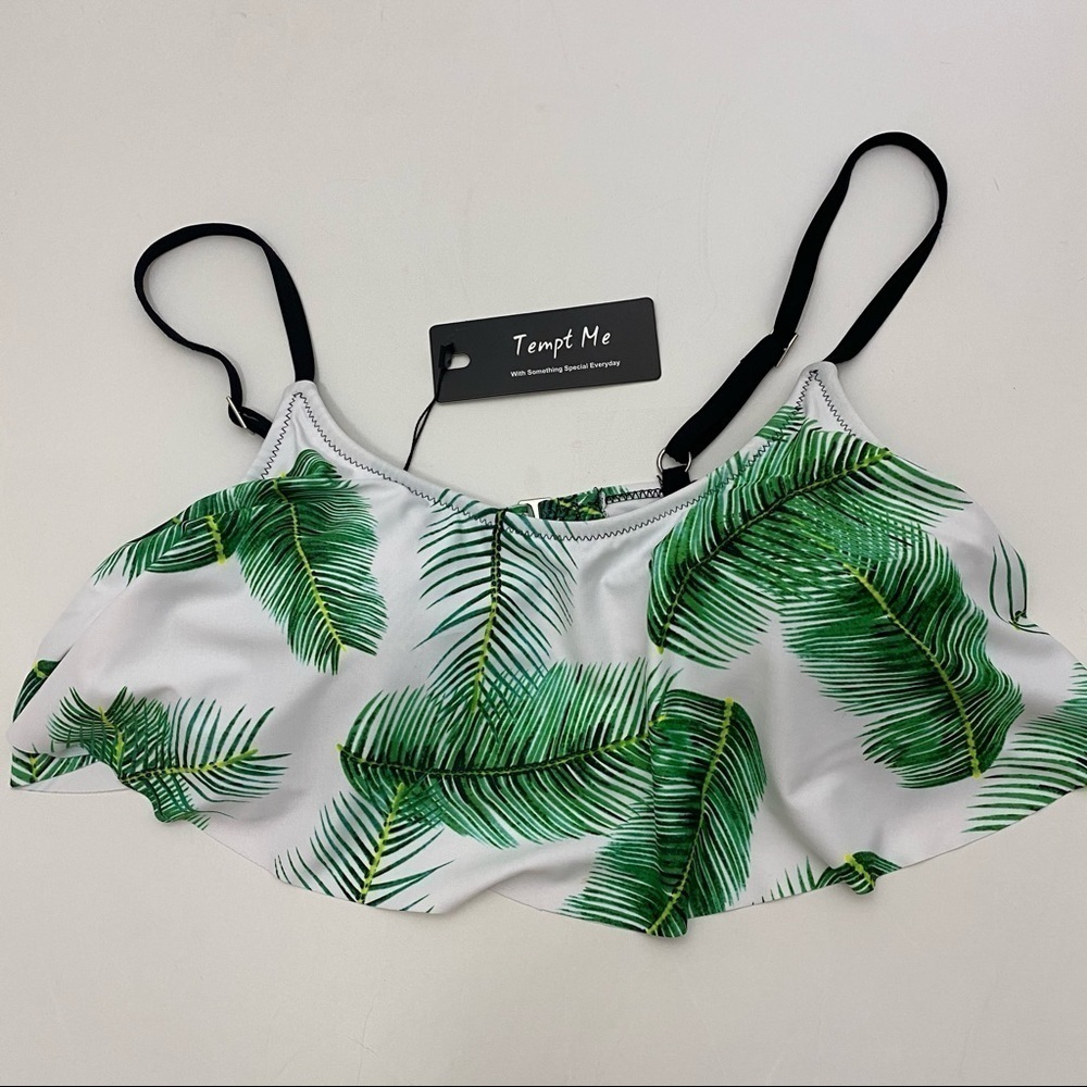 NWT Tempt Me Bikini Top